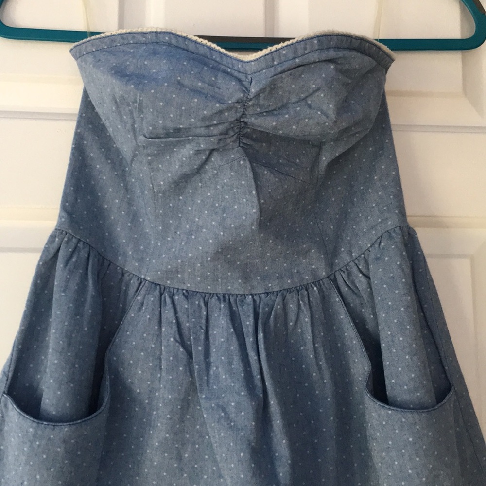 Strapless dress with functional pockets!